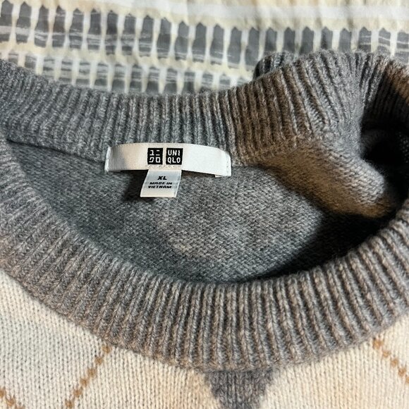 Uniqlo Argyle Sweater - Picture 3 of 4